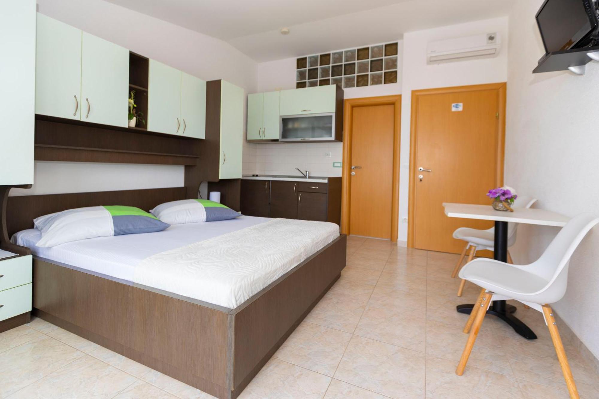 Apartmani Dana Макарска Экстерьер фото